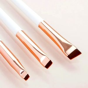 White Make up brushes and three sizes